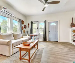 Photo 5 - Stunning House In Convenient Location N Downtown