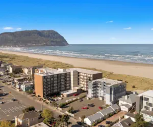 Photo 2 - The Sand & Sea Condos - Oceanfront