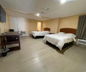 Photo 3 - Travelers Motor Lodge