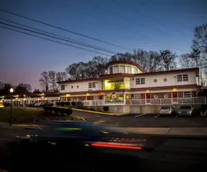 Photo 2 - Lee High Inn