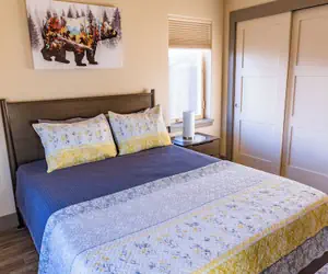 Photo 4 - Lakeshore Suites