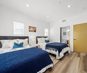 Photo 2 - Comfort Suite Los Angeles