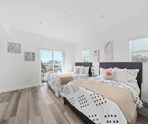 Photo 4 - Comfort Suite Los Angeles