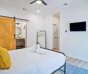 Photo 5 - Urban Delight 4br/3ba Near City Center