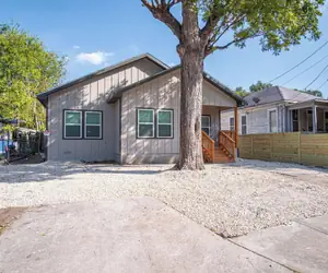 Photo 2 - Urban Delight 4br/3ba Near City Center