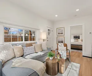 Photo 3 - Chic Luxury Retreat in Old Town Walk Everywhere!