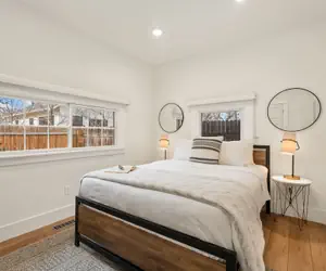 Photo 5 - Chic Luxury Retreat in Old Town Walk Everywhere!