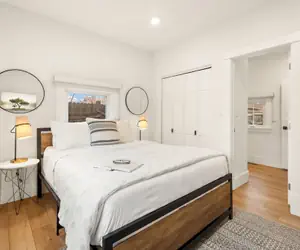 Photo 4 - Chic Luxury Retreat in Old Town Walk Everywhere!