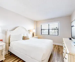 Photo 2 - Emerald Surf 106