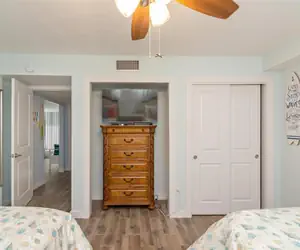 Photo 5 - Shoreline Towers 1073