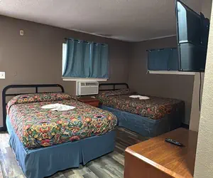 Photo 2 - Live In Lodge