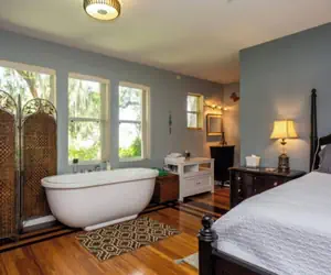 Photo 5 - Oakland Manor House