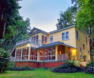 Photo 2 - Oakland Manor House