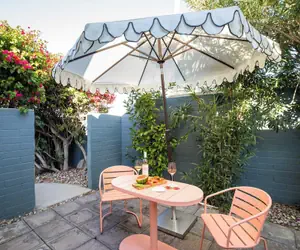 Photo 2 - 3 Private Rooms At The Wesley Hotel Perfect for Group Stays