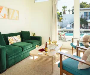 Photo 5 - 3 Private Rooms At The Wesley Hotel Perfect for Group Stays