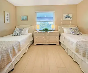 Photo 3 - Beautiful Views Easy Beach & Bay Access