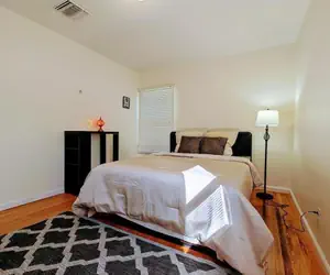 Photo 3 - Convinient Location in Los Angeles