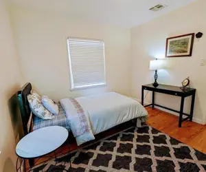 Photo 2 - Convinient Location in Los Angeles