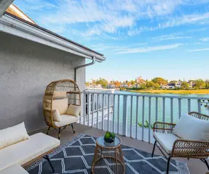 Photo 3 - Waterfront Retreat With Stunning Views Modern Co