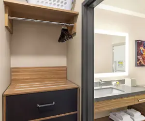 Photo 3 - Candlewood Suites Oakwood by IHG