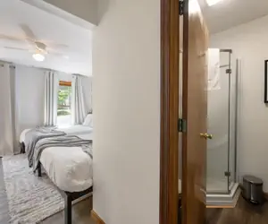 Photo 5 - Charming Poconos Retreat With hot tub Fireplace