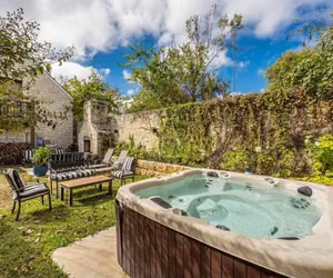 Photo 3 - Luxurious Historic 5BR Fredericksburg inn w spa