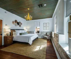 Photo 5 - Luxurious Historic 5BR Fredericksburg inn w spa