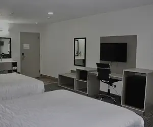 Photo 4 - Hummingbird Hotel