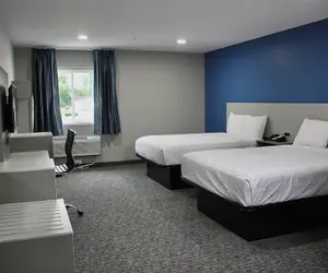 Photo 3 - Hummingbird Hotel