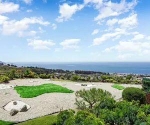 Photo 2 - Charming 2BR Coastal Getaway in Pacifica