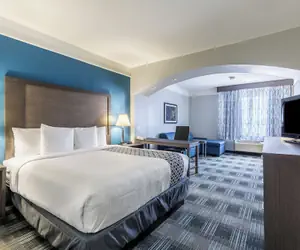 Photo 3 - Platinum Inn & Suites Webster