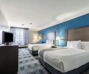 Photo 5 - Platinum Inn & Suites Webster