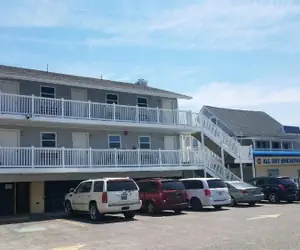 Photo 2 - Atlantic Breeze Motel & Apartments