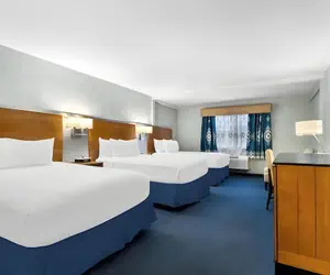 Photo 2 - SureStay by Best Western Bakersfield Central