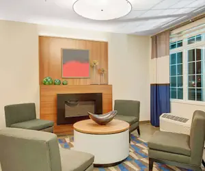 Photo 2 - Microtel Inn & Suites By Wyndham Philadelphia Airport Ridley