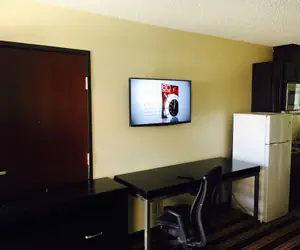 Photo 5 - Executive Inn