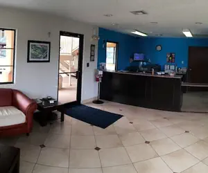 Photo 4 - Executive Inn