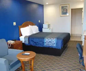 Photo 4 - Corcoran Country Inn