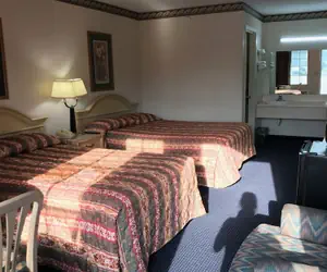 Photo 3 - Claridge Inn