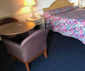 Photo 4 - Claridge Inn