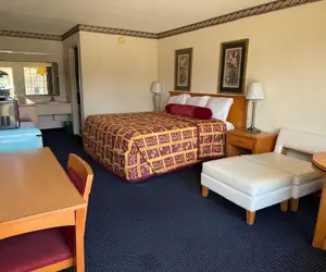 Photo 5 - Claridge Inn