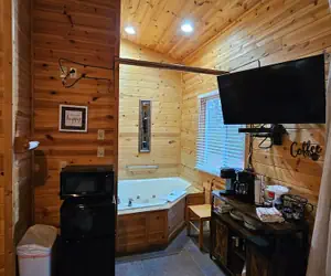 Photo 4 - Honey Bear Haven Suite 5