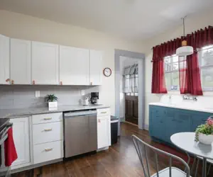 Photo 2 - 4th Ave East Lake Stunner