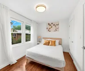 Photo 4 - Modern Comfort in the Heart of NYC