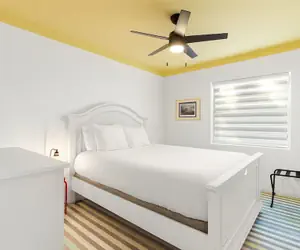 Photo 3 - Bright Bay Hideaway