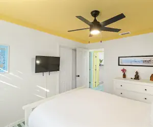 Photo 5 - Bright Bay Hideaway