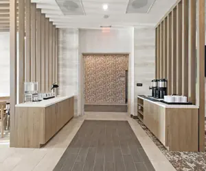 Photo 4 - Hampton Inn By Hilton Ontario Airport