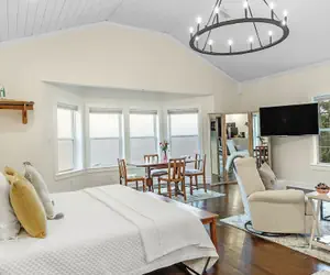 Photo 2 - Jubilee Suites Boutique B&B