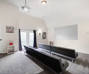 Photo 5 - Spacious and Luxe 5 Star Neighborhood