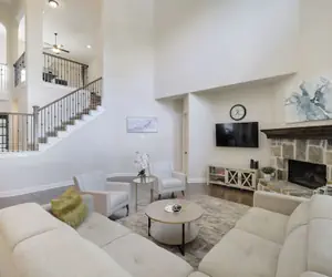 Photo 4 - Spacious and Luxe 5 Star Neighborhood